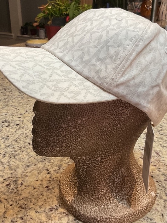 NWT Michael Kors MK Logo Signature baceball Hat White One Size R$68 main image 4
